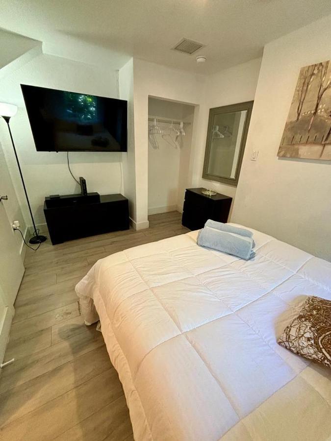 Quiet & Centrally Located House - Private Parking, Laundry And Storage For Luggage Майами Экстерьер фото